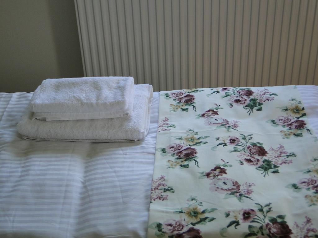 Hotel Dorf Haus Văliug Zimmer foto
